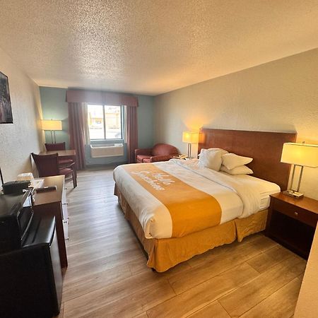 Days Inn By Wyndham Salina I-70 Екстер'єр фото