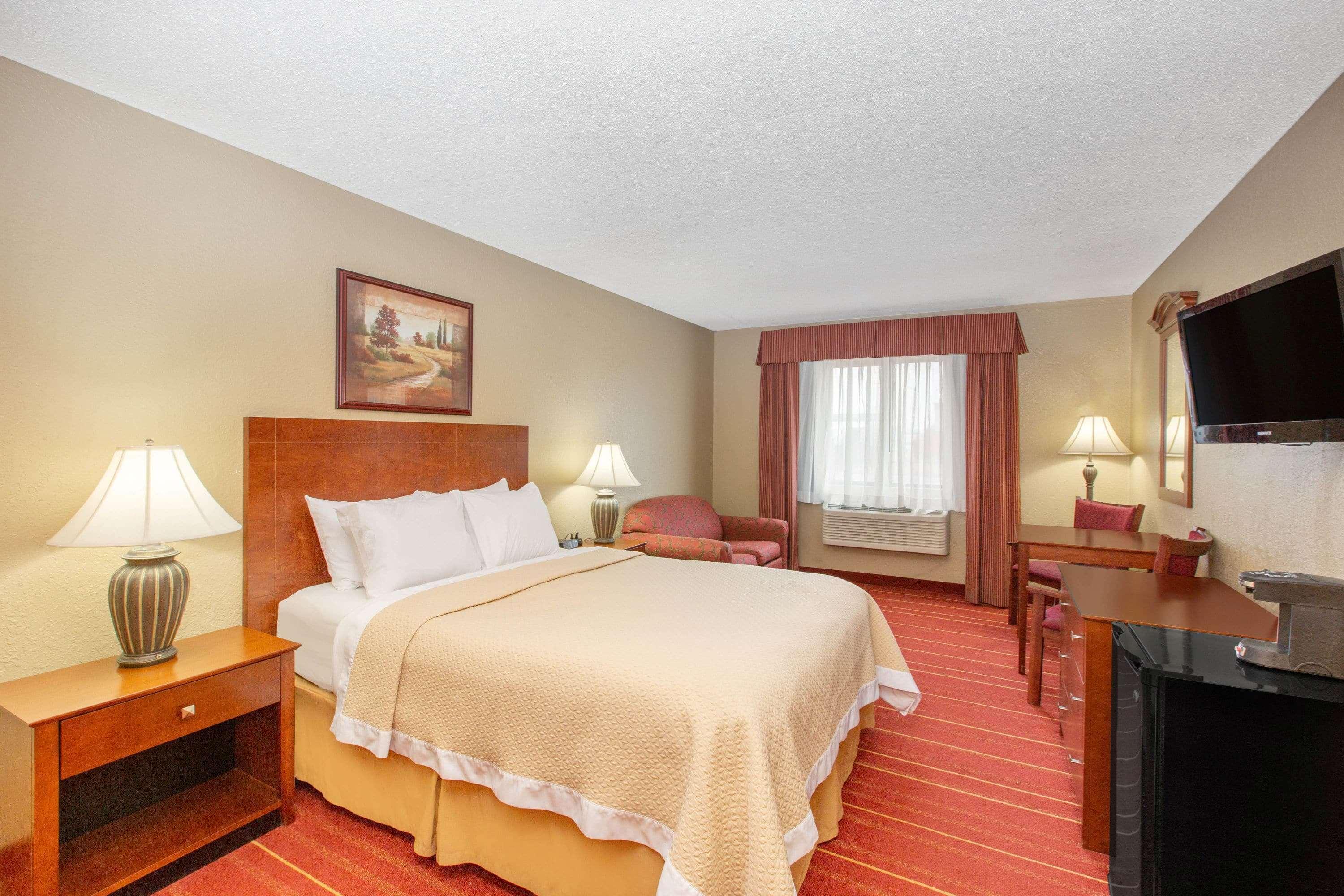 Days Inn By Wyndham Salina I-70 Екстер'єр фото