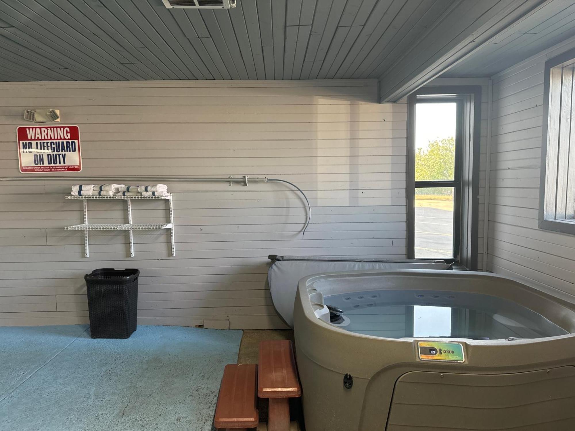 Days Inn By Wyndham Salina I-70 Екстер'єр фото