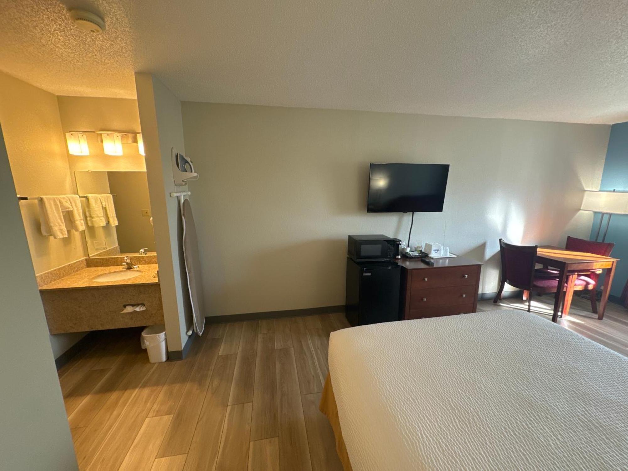 Days Inn By Wyndham Salina I-70 Екстер'єр фото