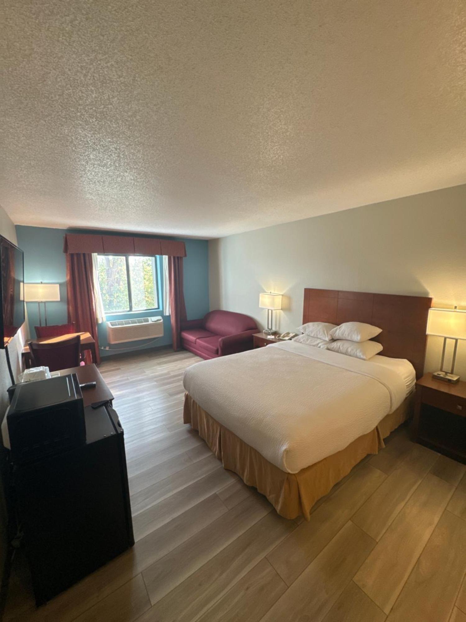Days Inn By Wyndham Salina I-70 Екстер'єр фото