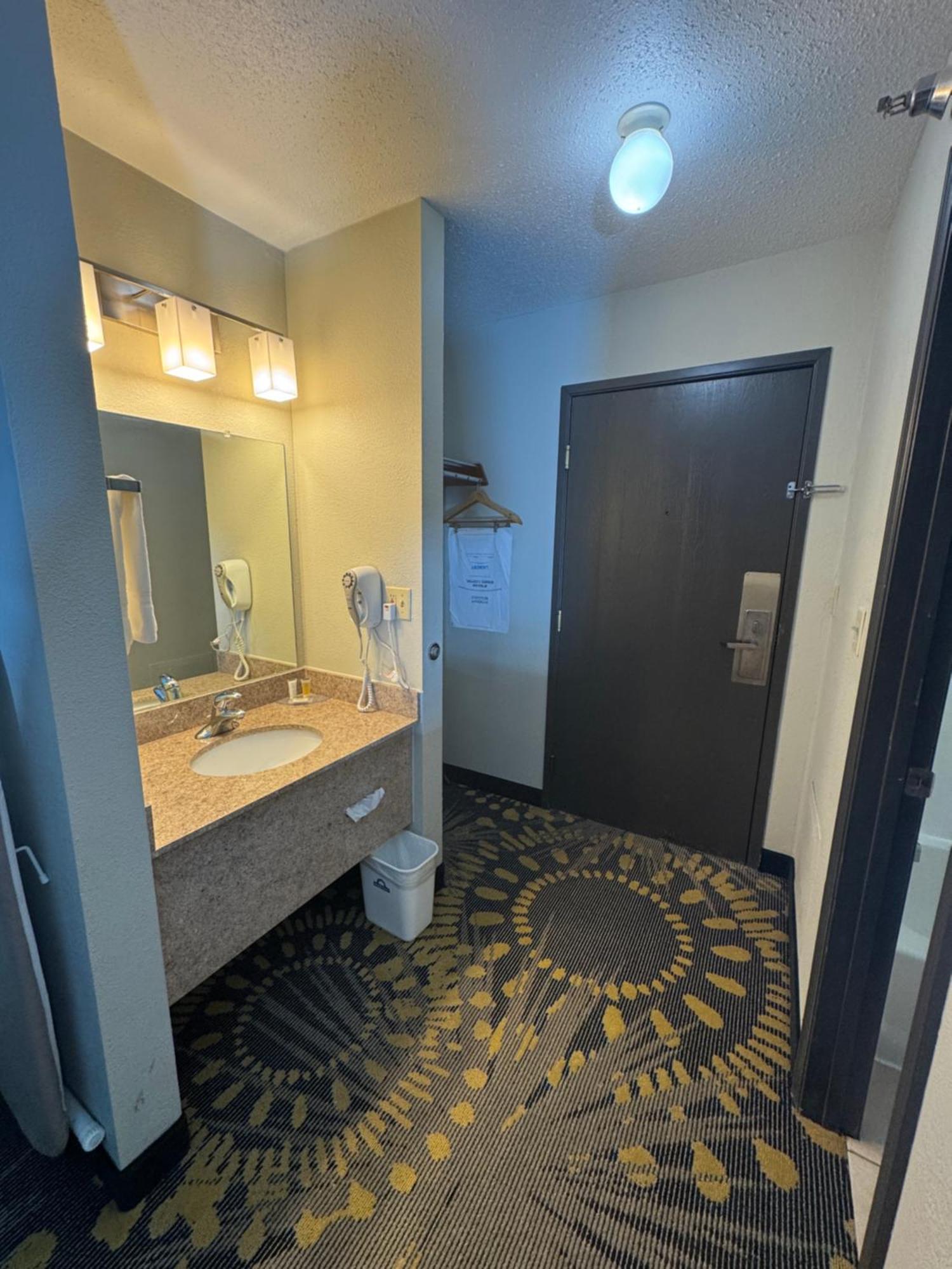 Days Inn By Wyndham Salina I-70 Екстер'єр фото