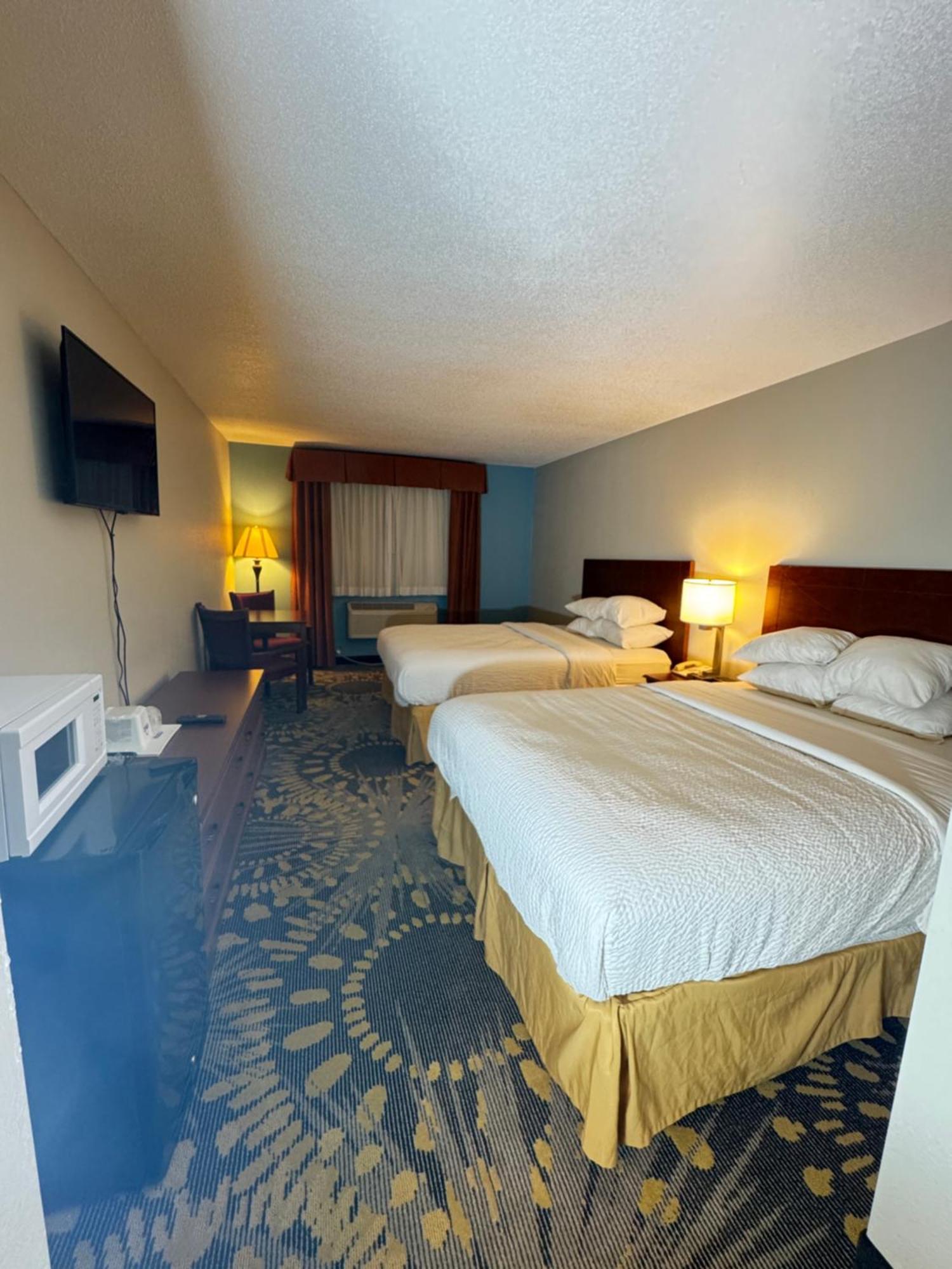 Days Inn By Wyndham Salina I-70 Екстер'єр фото