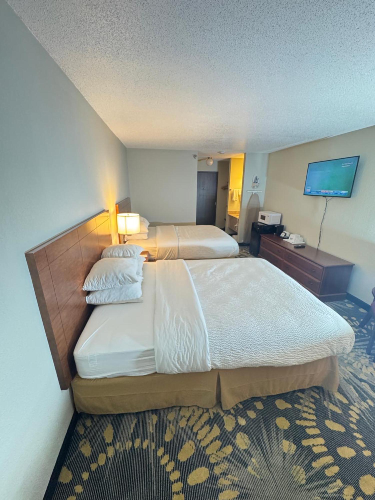 Days Inn By Wyndham Salina I-70 Екстер'єр фото