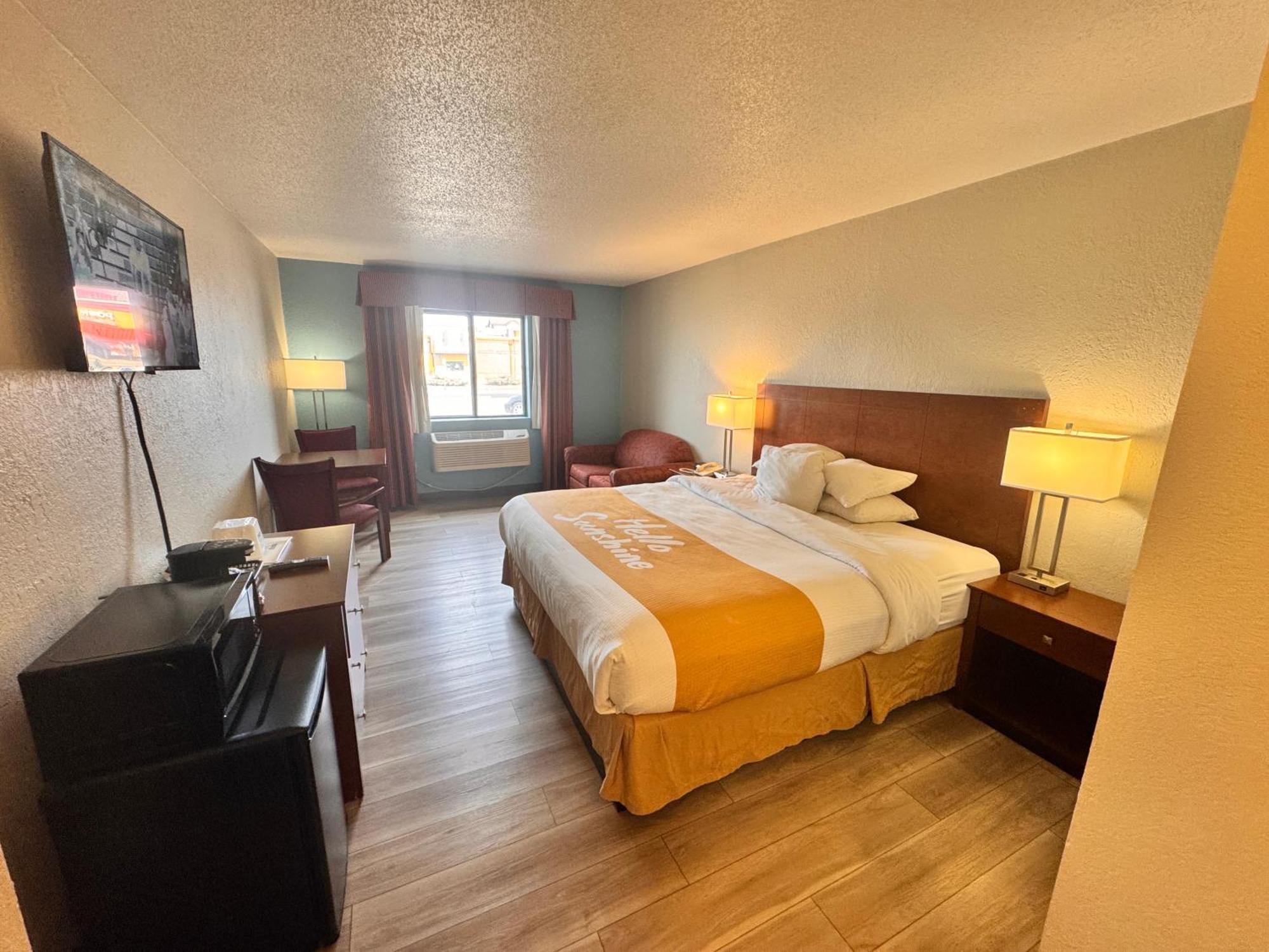 Days Inn By Wyndham Salina I-70 Екстер'єр фото