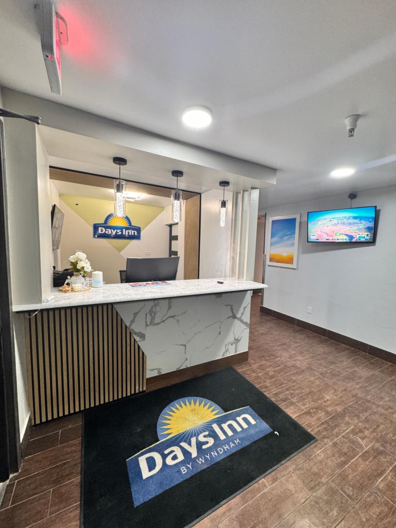Days Inn By Wyndham Salina I-70 Екстер'єр фото