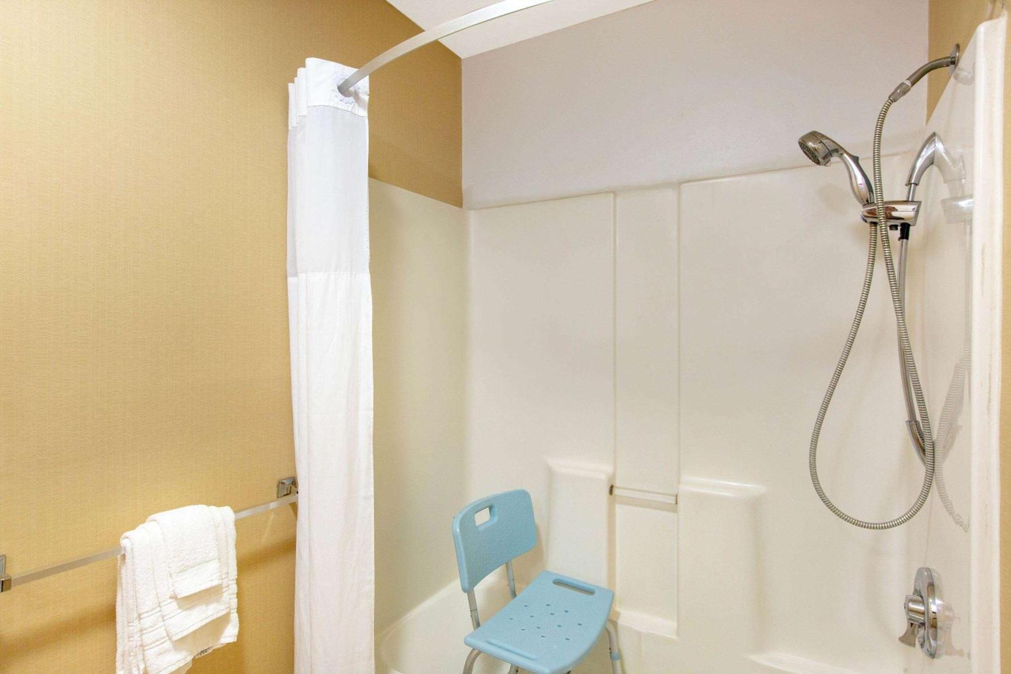 Days Inn By Wyndham Salina I-70 Екстер'єр фото