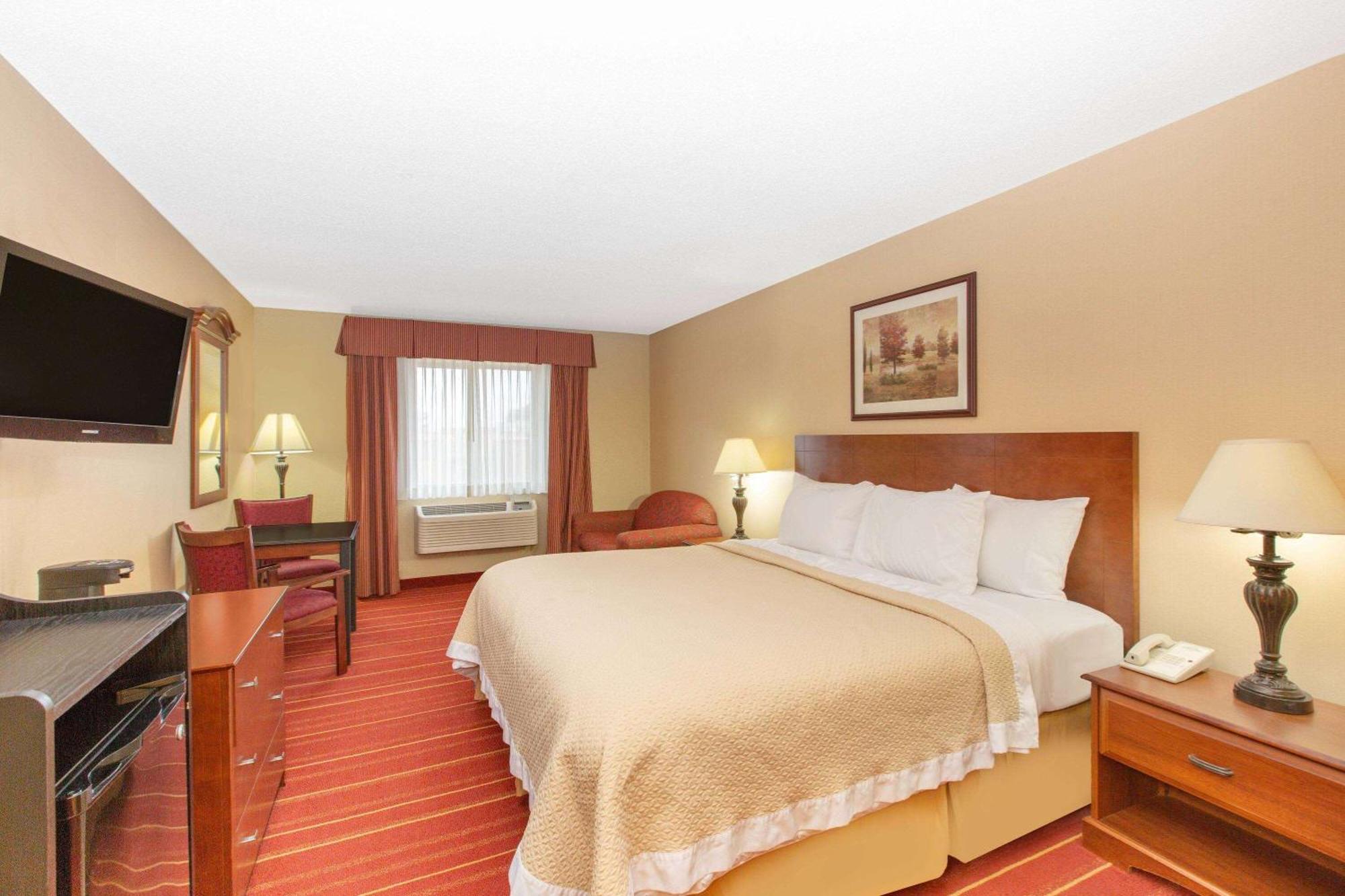 Days Inn By Wyndham Salina I-70 Екстер'єр фото