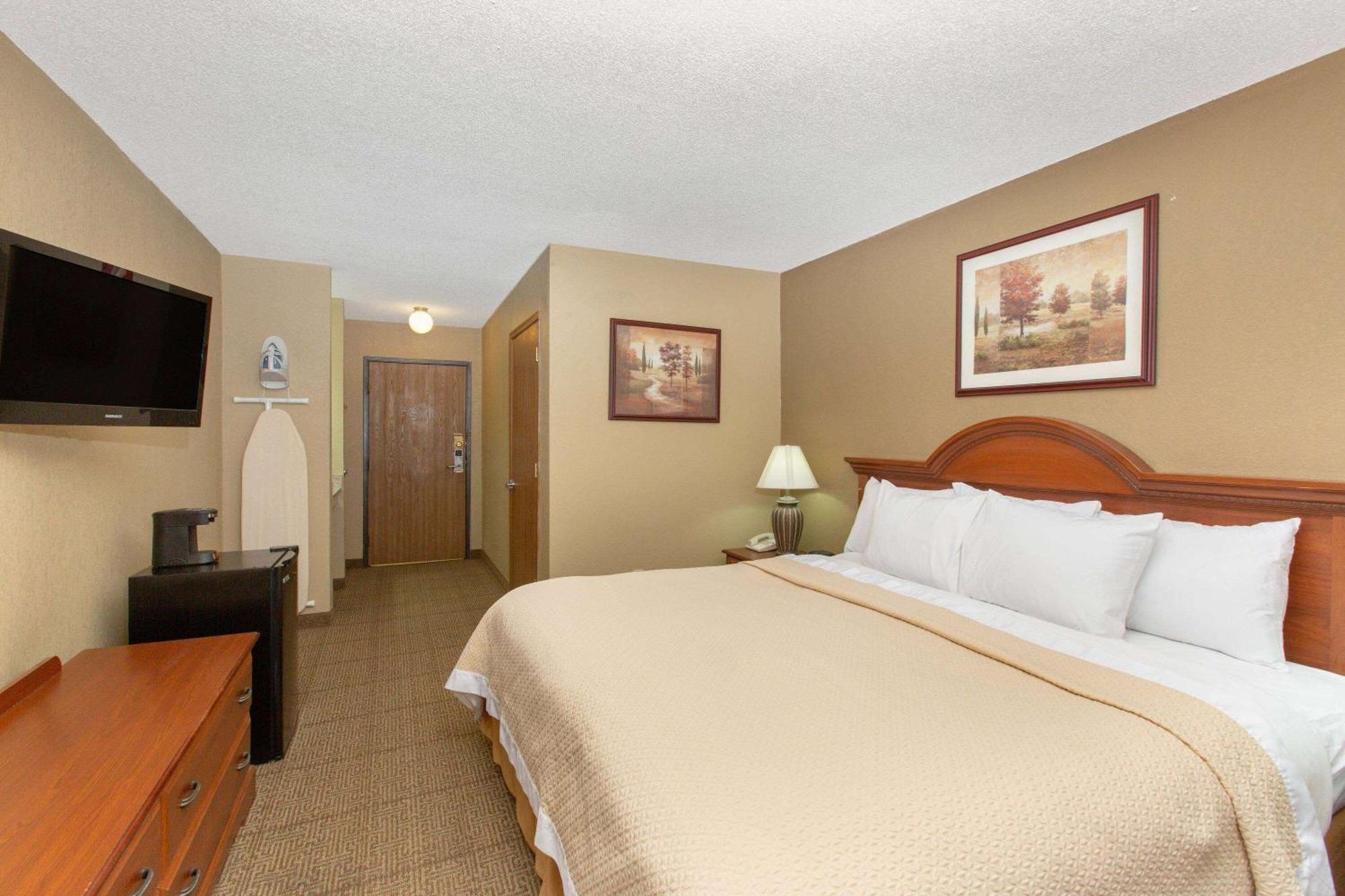 Days Inn By Wyndham Salina I-70 Екстер'єр фото