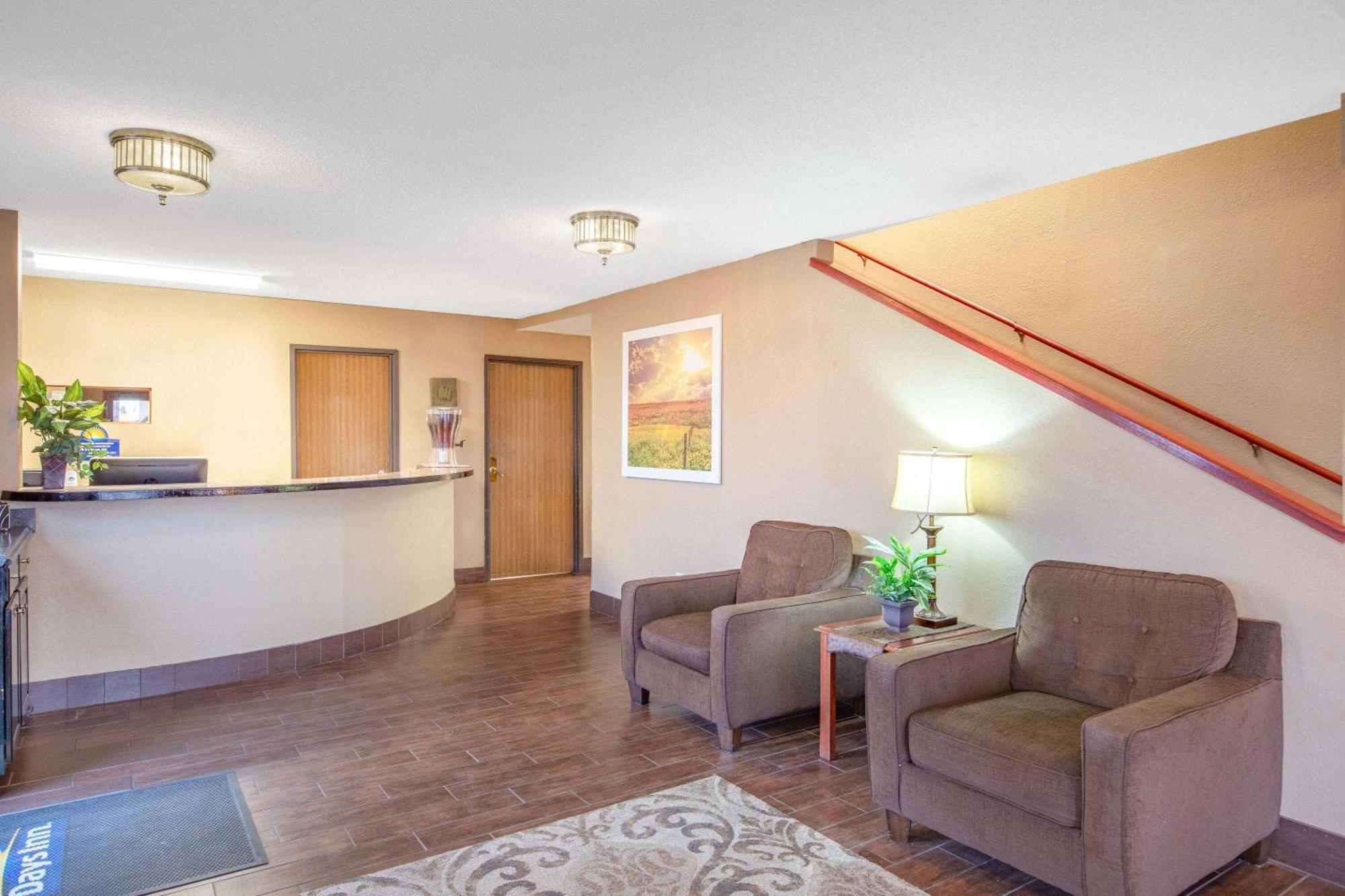 Days Inn By Wyndham Salina I-70 Екстер'єр фото